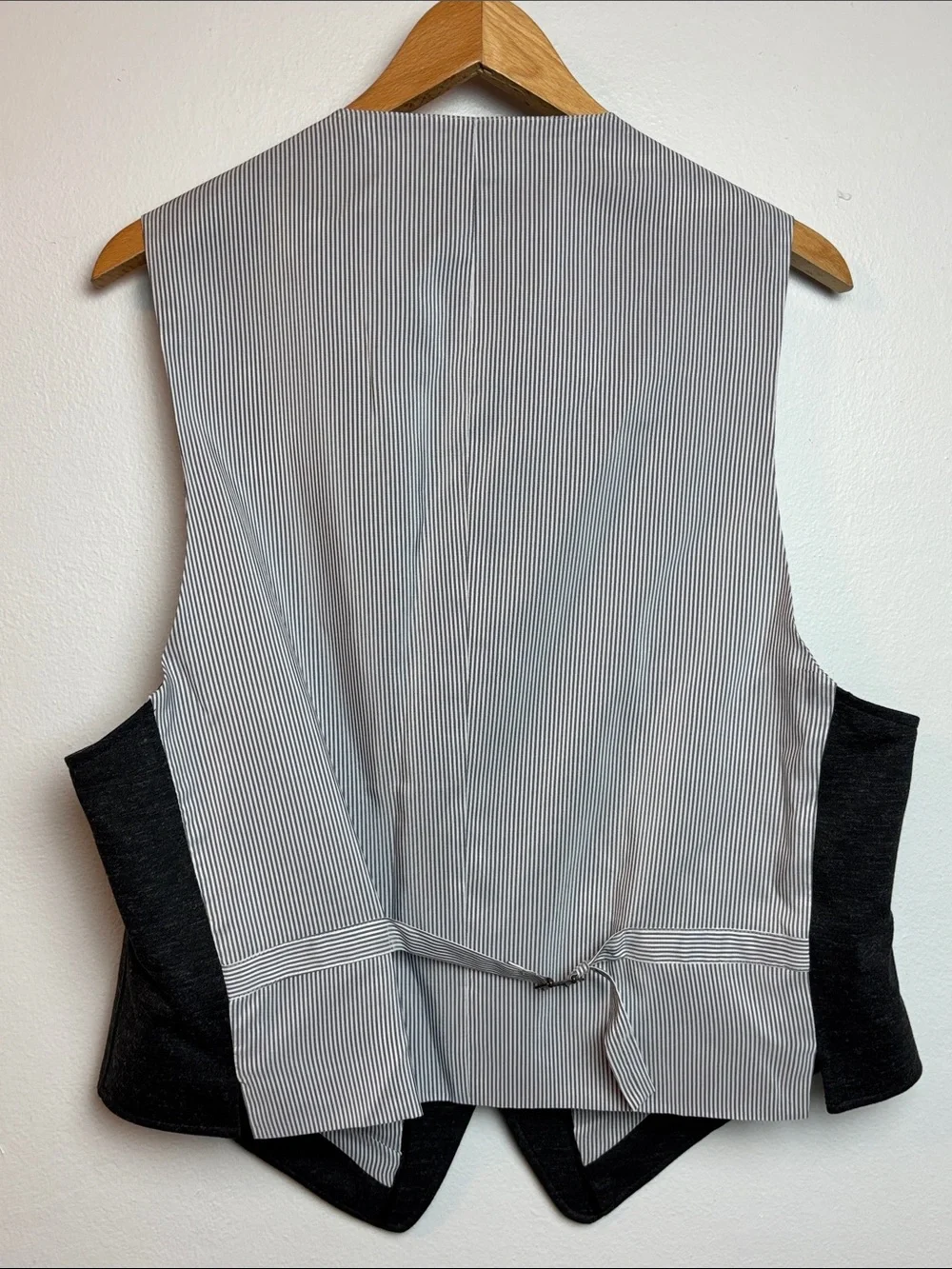 John Varvatos USA Men’s Large Pinstripe Gray Waistcoat‎ Vest Tailored Formal